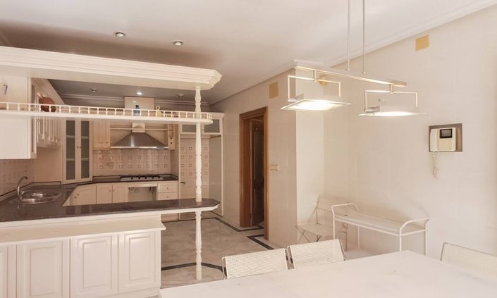 Image No.10-6 Bed Apartment for sale