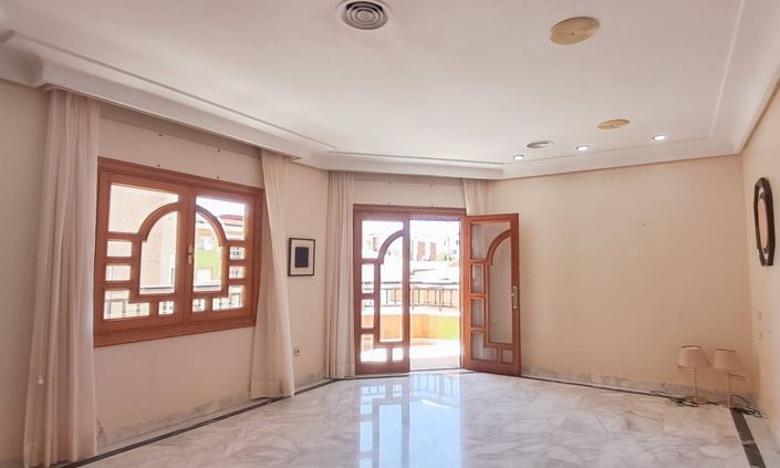 Image No.16-6 Bed Apartment for sale