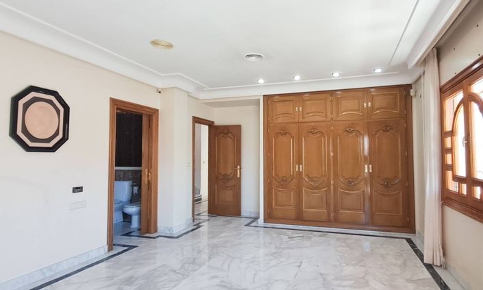 Image No.18-6 Bed Apartment for sale