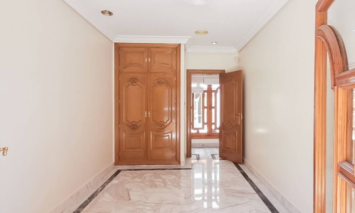 Image No.23-6 Bed Apartment for sale