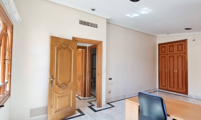 Image No.28-6 Bed Apartment for sale