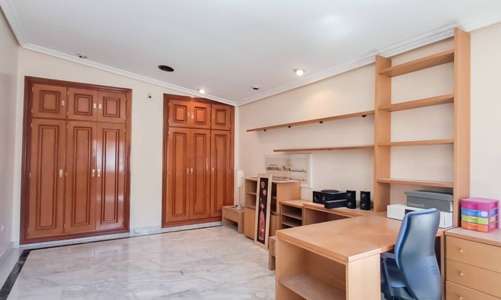 Image No.29-6 Bed Apartment for sale