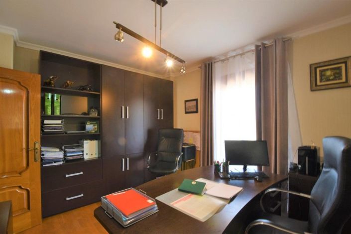 Image No.42-5 Bed Villa for sale