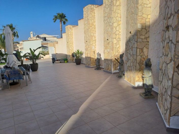 Image No.13-6 Bed Villa for sale