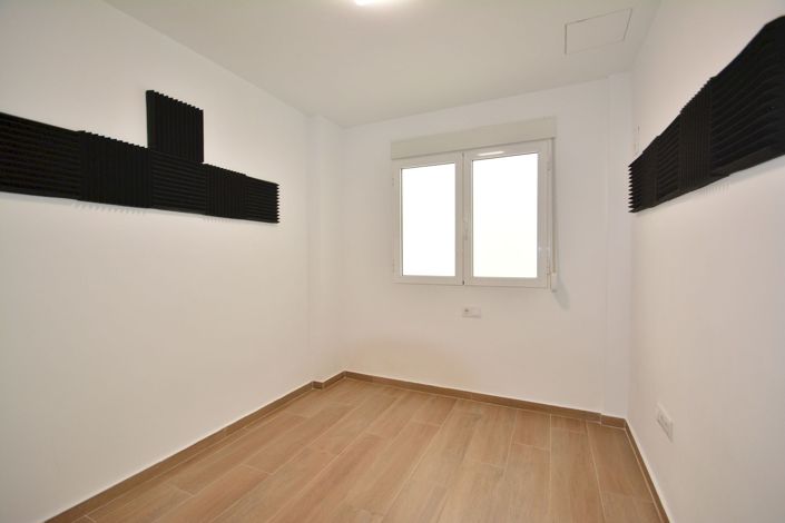 Image No.15-3 Bed Apartment for sale