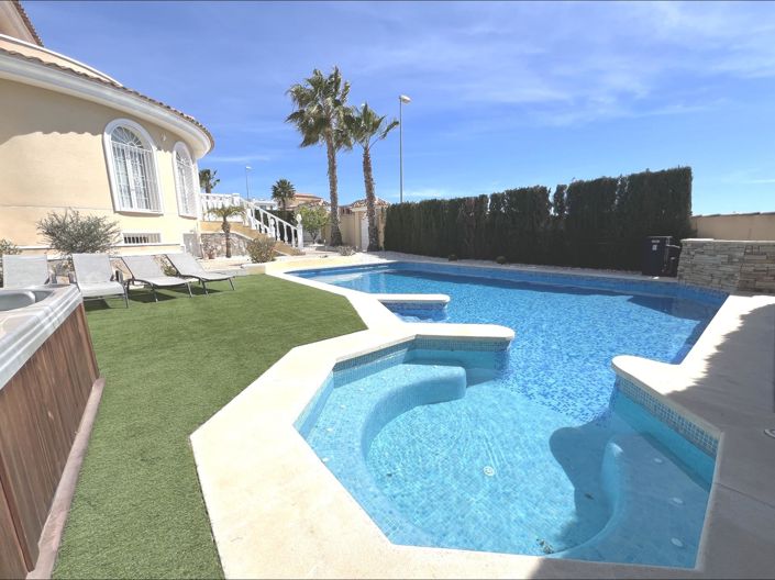 Image No.2-5 Bed Villa for sale