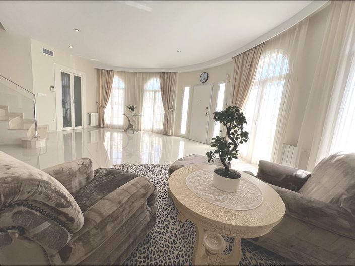 Image No.40-5 Bed Villa for sale
