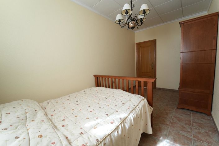 Image No.13-8 Bed Villa for sale