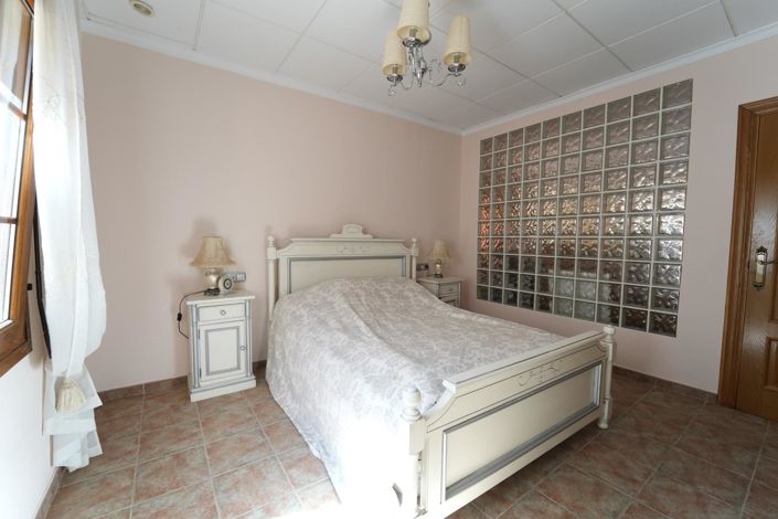 Image No.15-8 Bed Villa for sale