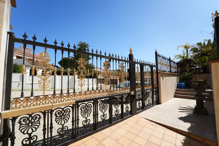 Image No.16-8 Bed Villa for sale