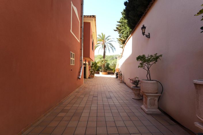Image No.18-8 Bed Villa for sale