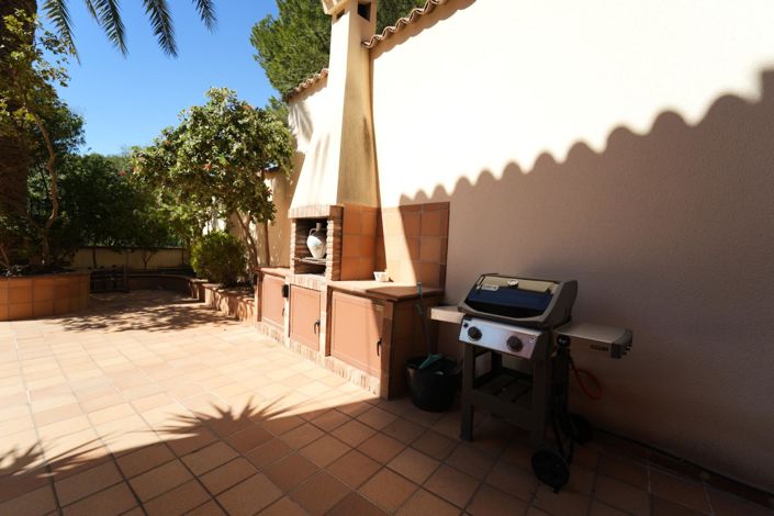 Image No.20-8 Bed Villa for sale