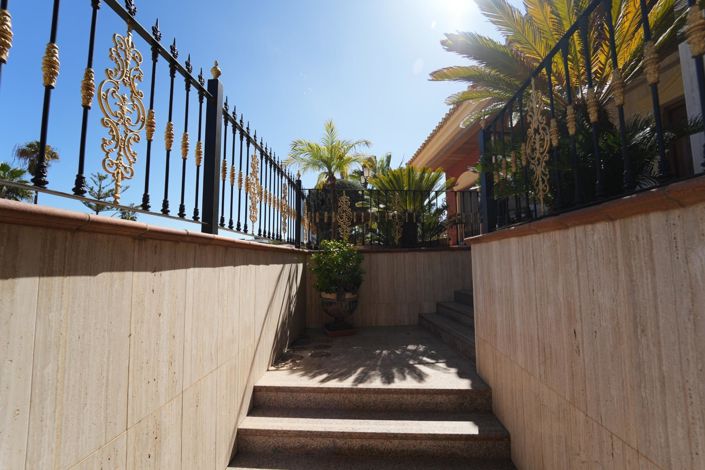 Image No.37-8 Bed Villa for sale