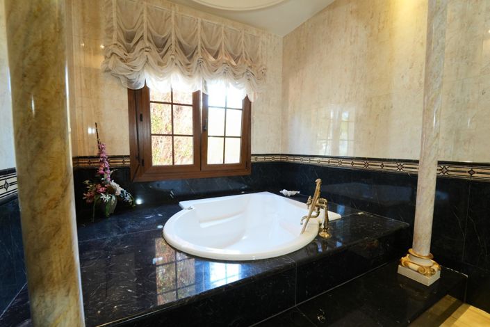 Image No.43-8 Bed Villa for sale