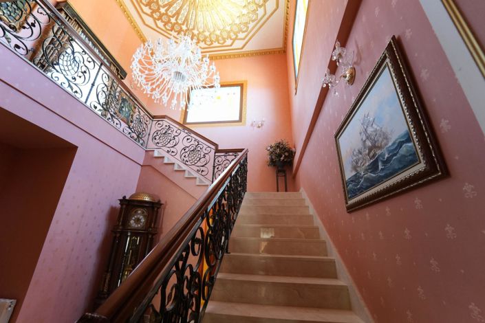 Image No.9-8 Bed Villa for sale