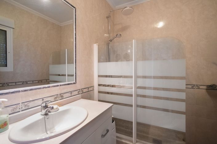Image No.10-2 Bed House for sale