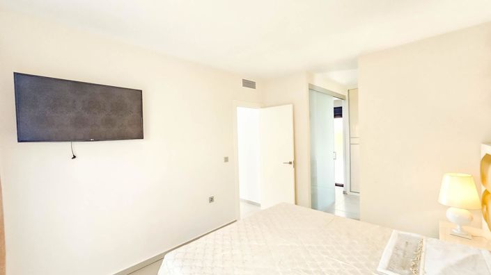 Image No.2-3 Bed Villa for sale