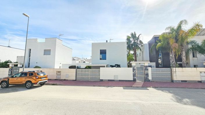 Image No.45-3 Bed Villa for sale