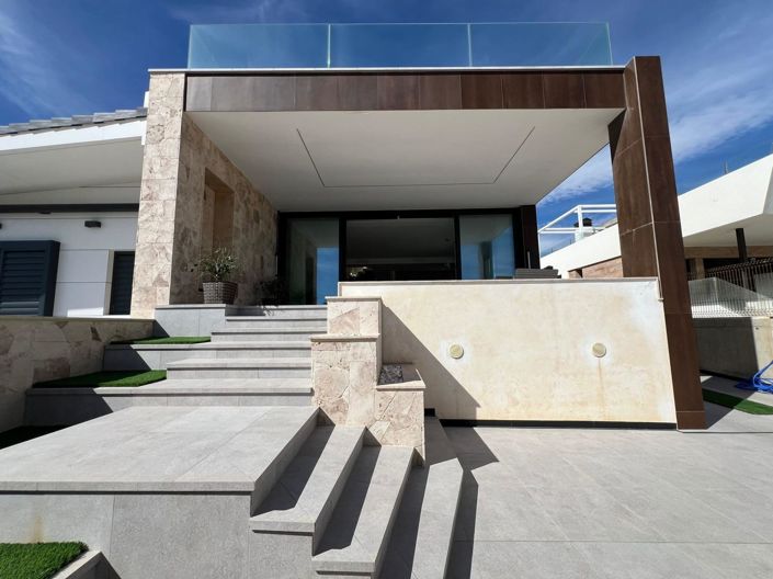 Image No.2-5 Bed Villa for sale