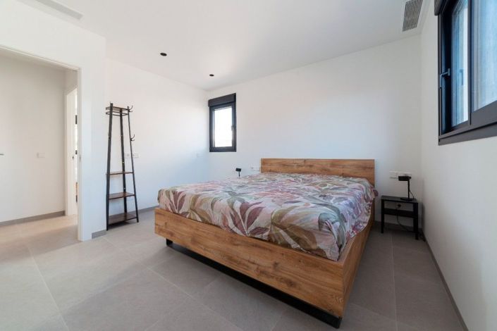 Image No.8-4 Bed Villa for sale