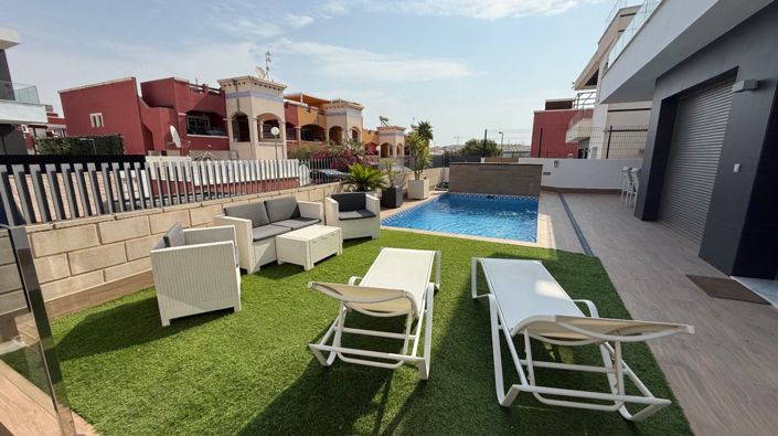 Image No.5-Villa de 4 chambres à vendre à Orihuela Costa