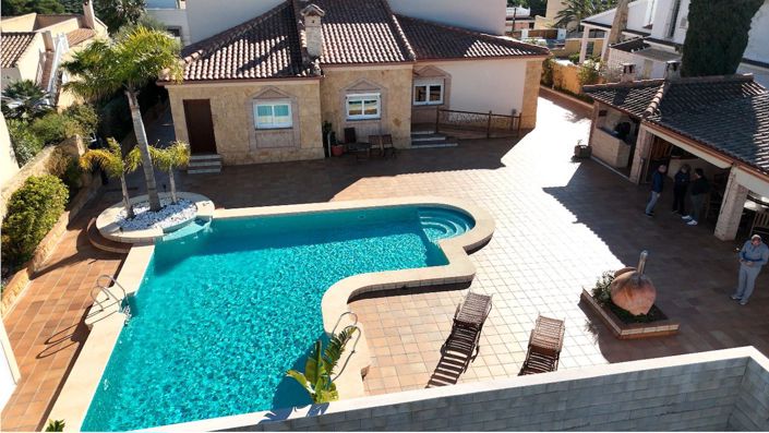 Image No.2-Villa de 5 chambres à vendre à Torrevieja