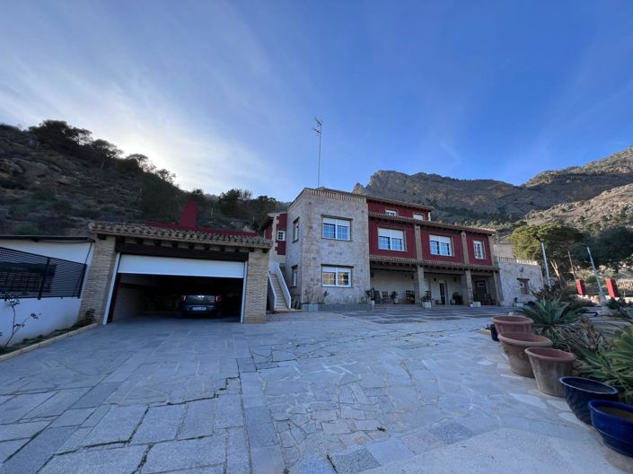 Image No.2-4 Bed Villa for sale