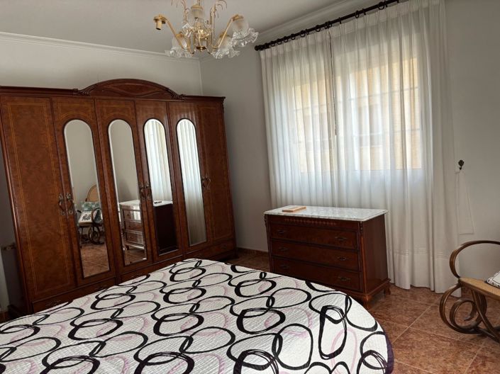 Image No.16-5 Bed House for sale