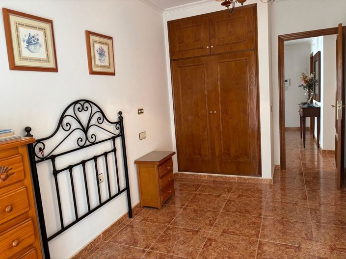 Image No.22-5 Bed House for sale