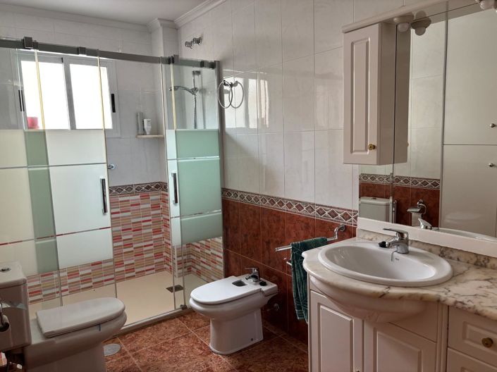 Image No.33-5 Bed House for sale