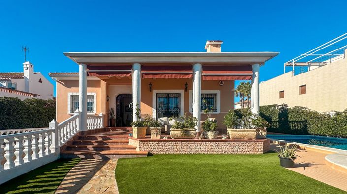 Image No.2-6 Bed Villa for sale