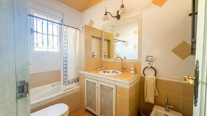 Image No.37-6 Bed Villa for sale