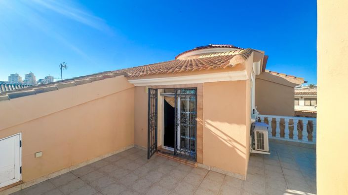Image No.42-6 Bed Villa for sale