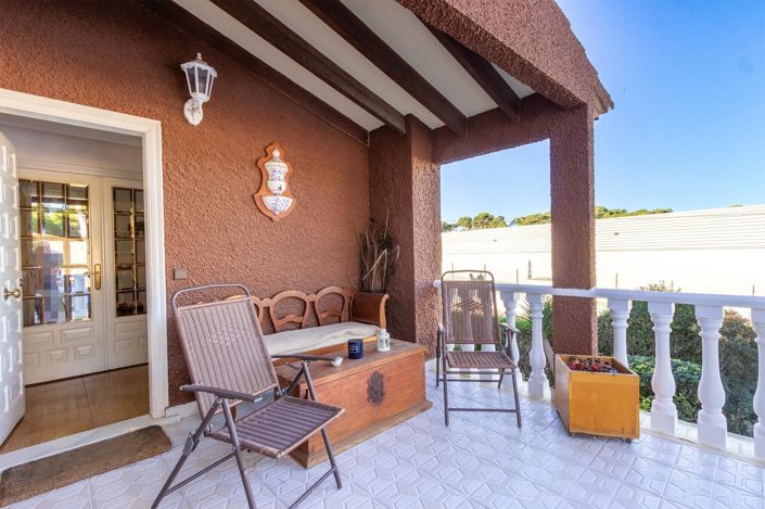 Image No.2-4 Bed Villa for sale