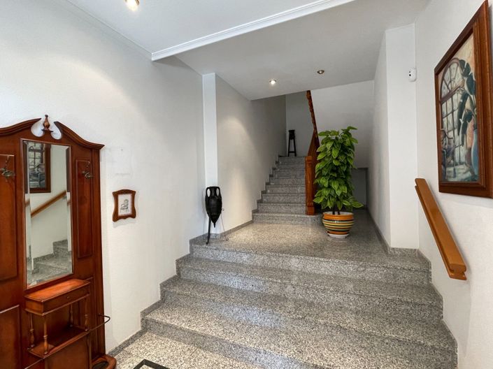 Image No.12-5 Bed House for sale