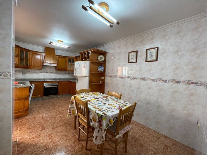 Image No.19-5 Bed House for sale
