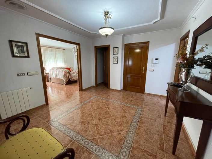 Image No.26-5 Bed House for sale