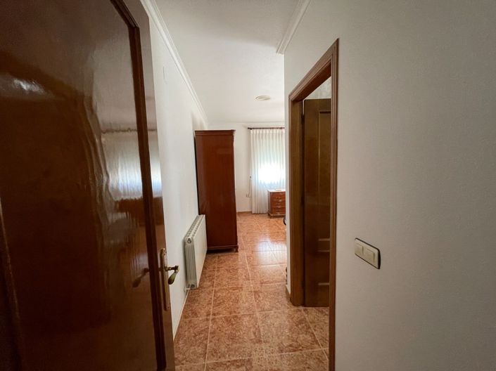 Image No.31-5 Bed House for sale