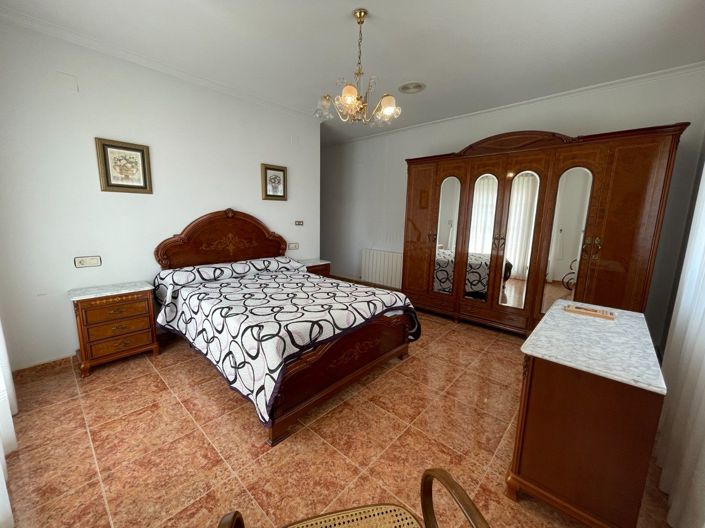 Image No.34-5 Bed House for sale