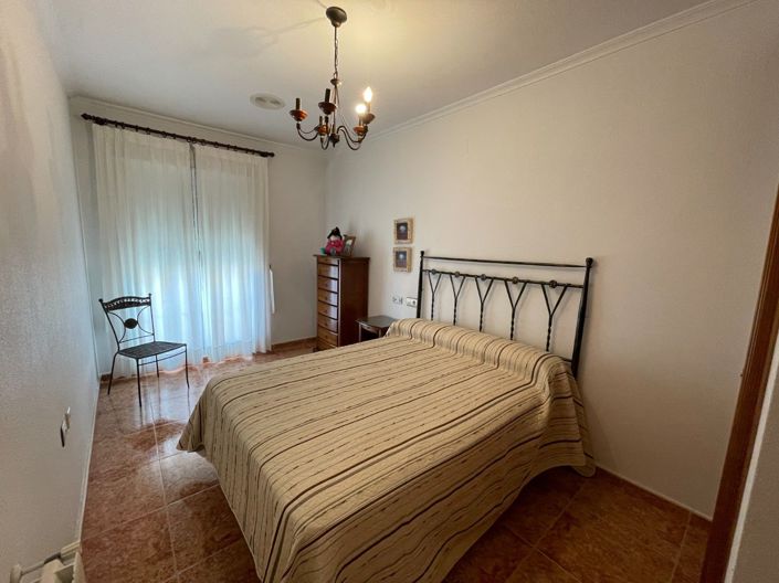 Image No.40-5 Bed House for sale
