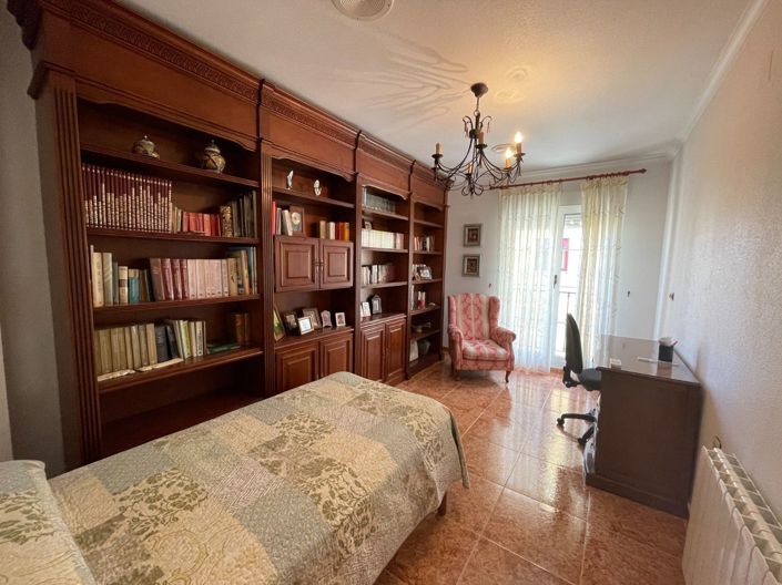 Image No.42-5 Bed House for sale