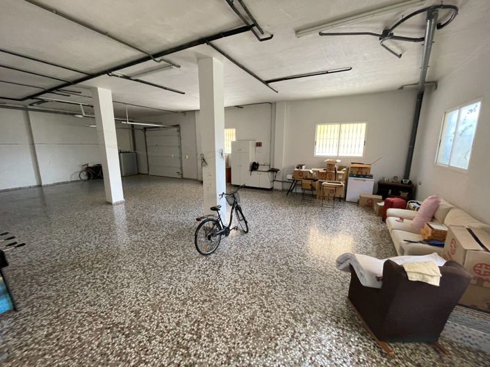 Image No.8-5 Bed House for sale