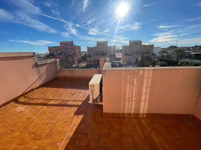 Image No.17-3 Bed House for sale