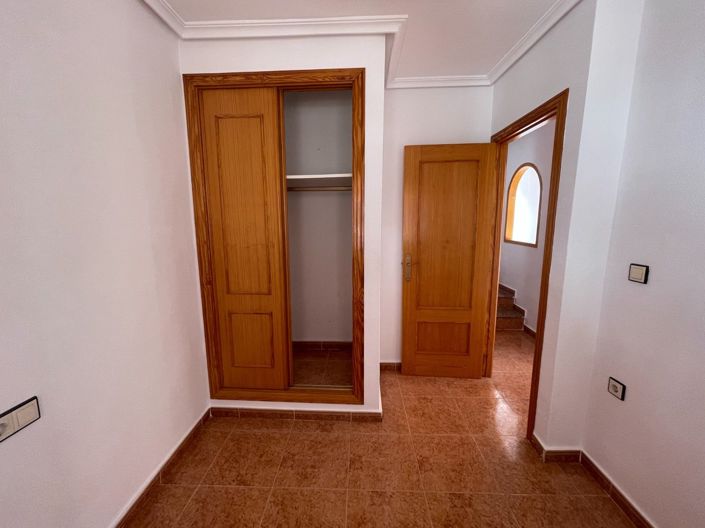 Image No.9-3 Bed House for sale