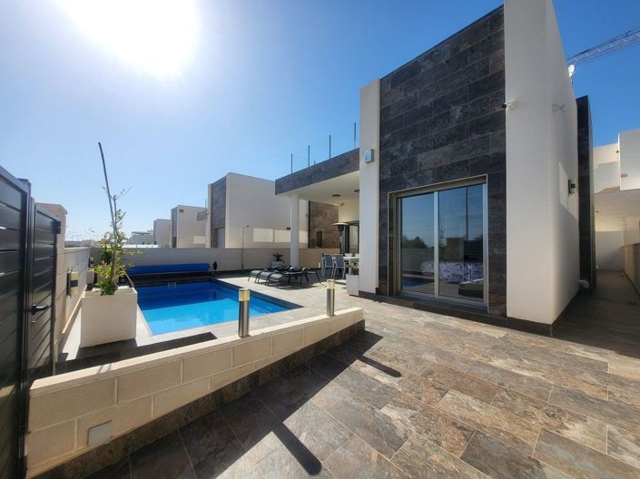 Image No.2-3 Bed Villa for sale