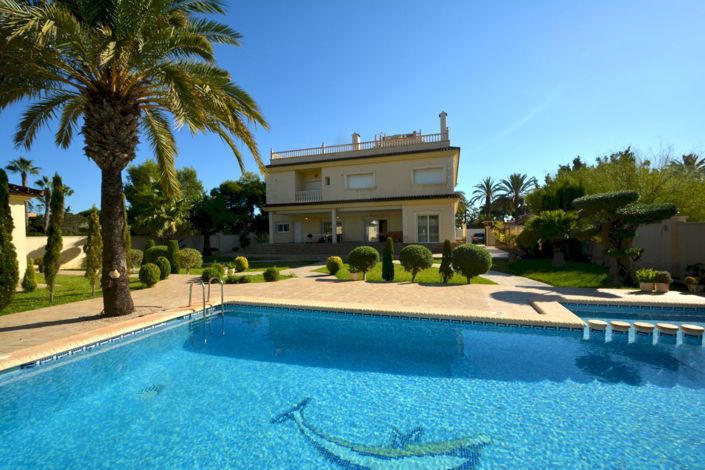 Image No.2-9 Bed Villa for sale