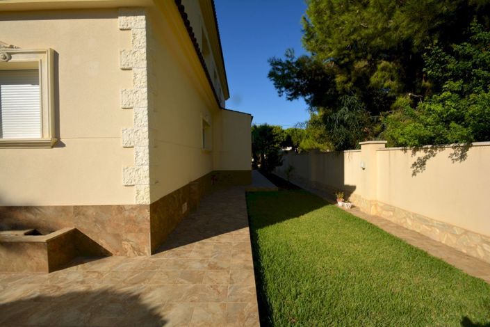 Image No.38-9 Bed Villa for sale