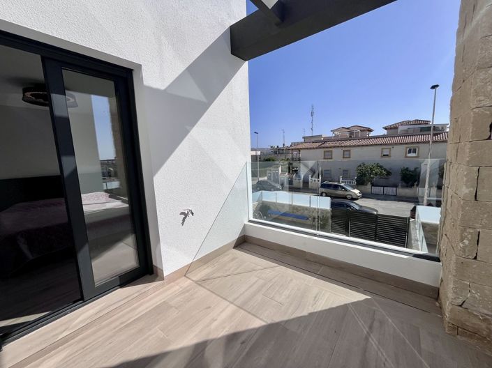 Image No.27-4 Bed Villa for sale