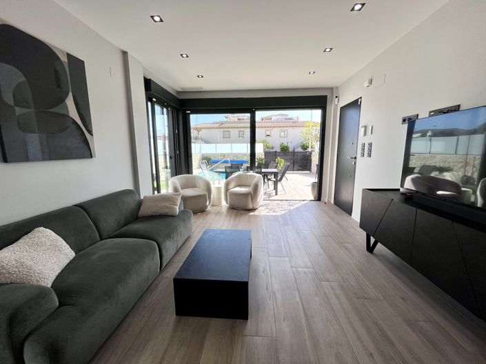 Image No.8-4 Bed Villa for sale