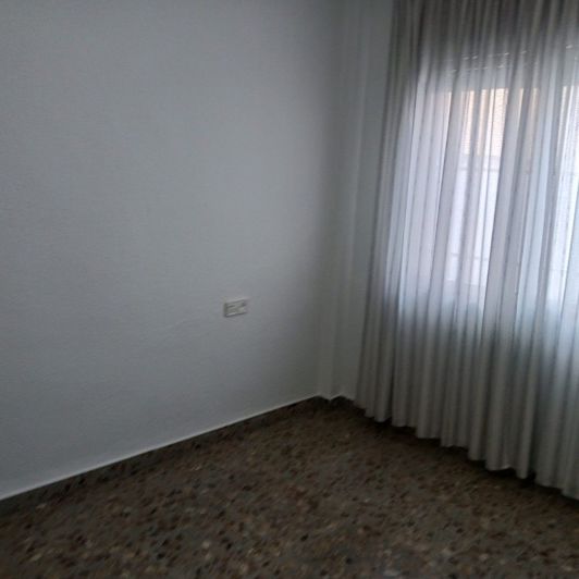 Image No.27-6 Bed House for sale